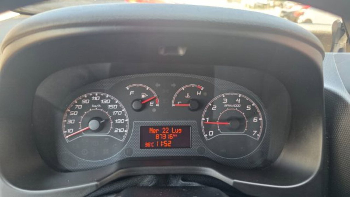 Fiat Fiorino 1.3 MJT 95CV Combi Semi Adventure (15)