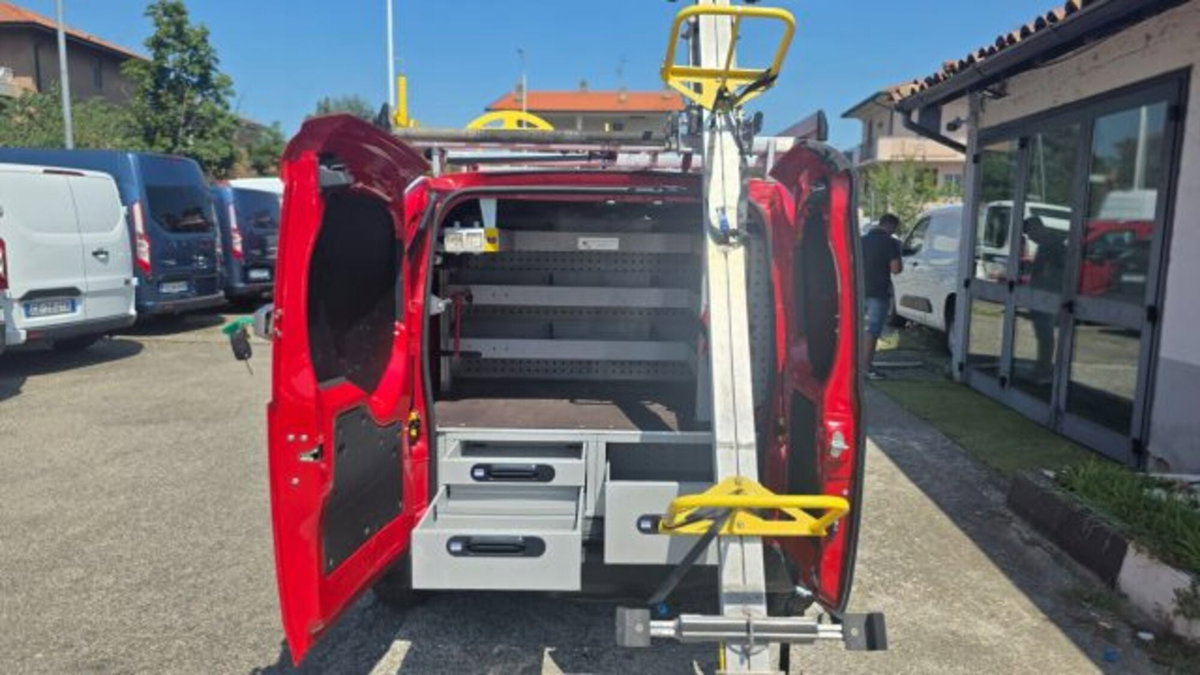Fiat Fiorino 1.3 MJT 95CV Combi Semi Adventure (7)