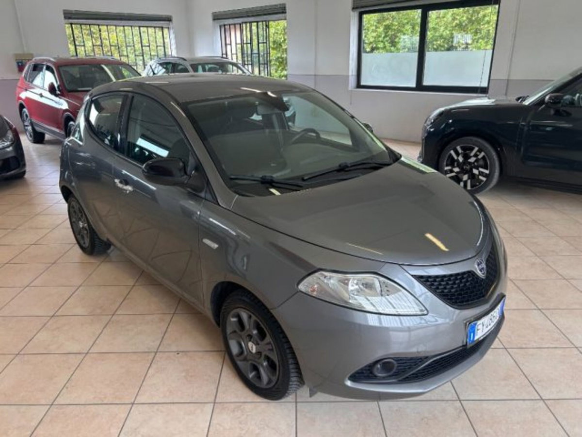 Lancia Ypsilon 1.2 69 CV 5 porte Elefantino Blu (2)