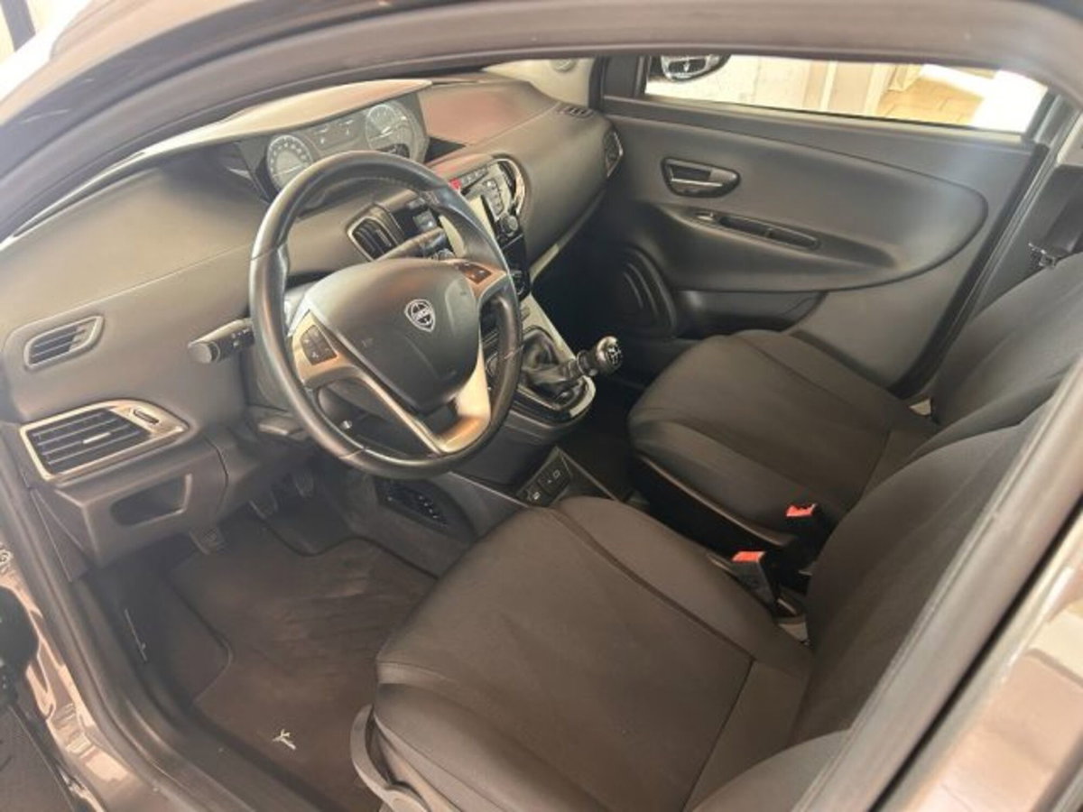 Lancia Ypsilon 1.2 69 CV 5 porte Elefantino Blu (5)