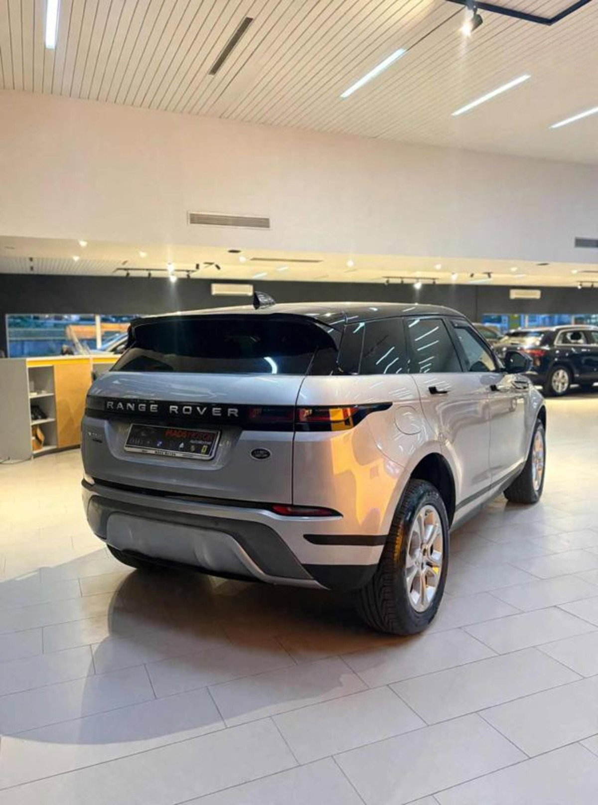 Land Rover Range Rover Evoque 2.0D I4 150CV AWD Business Edition (3)