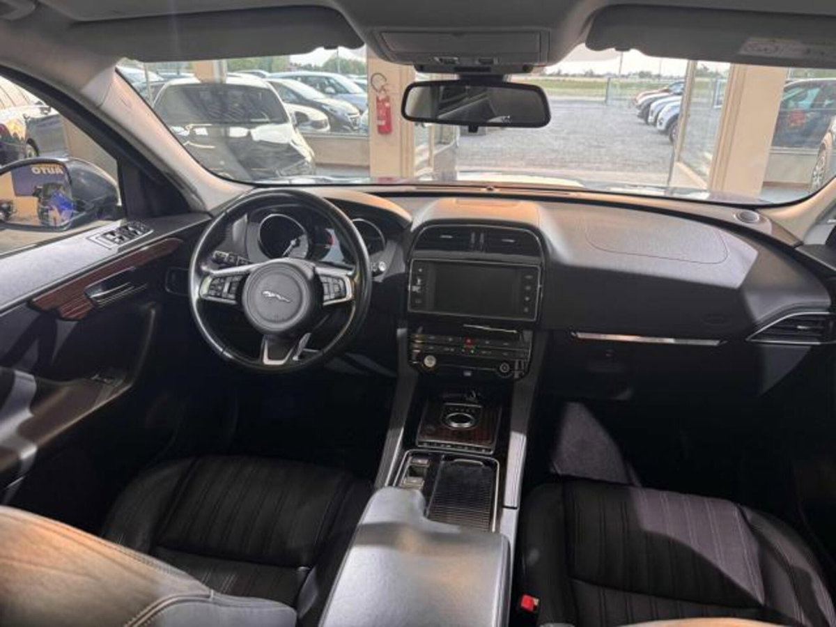 Jaguar F-Pace 2.0 D 240 CV AWD aut. Portfolio (9)