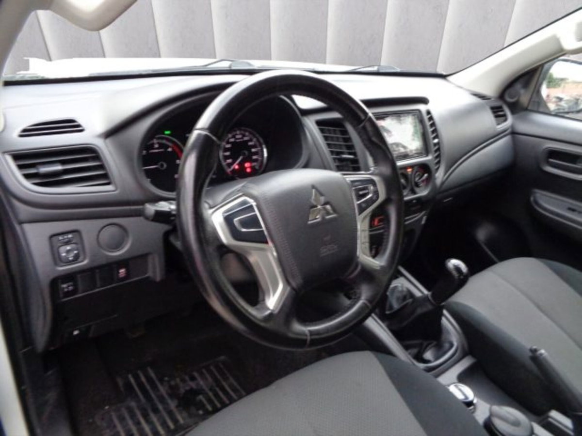 Mitsubishi L200 2.3 D Double Cab 4x4 Hurricane (11)