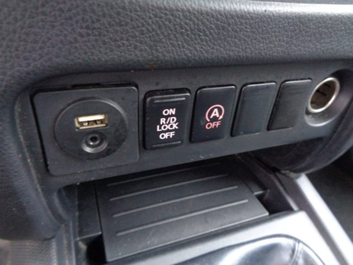 Mitsubishi L200 2.3 D Double Cab 4x4 Hurricane (14)