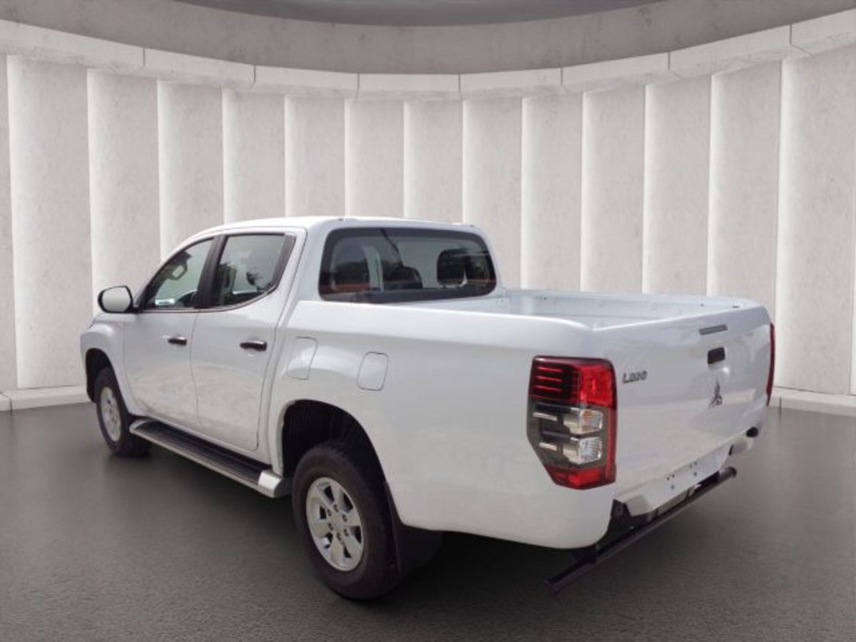 Mitsubishi L200 2.3 D Double Cab 4x4 Hurricane (4)