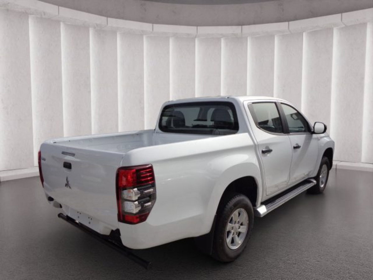 Mitsubishi L200 2.3 D Double Cab 4x4 Hurricane (5)