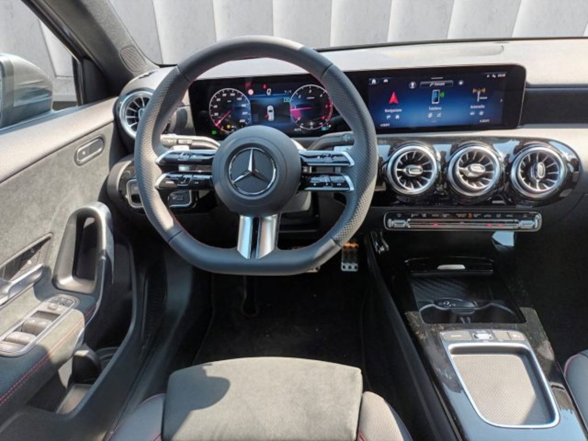 Mercedes-Benz Classe A 200 d AMG Line Premium Plus auto (11)