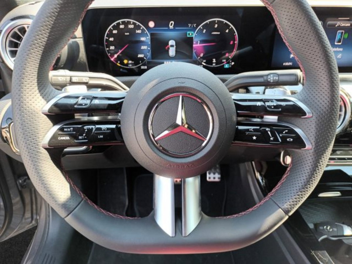 Mercedes-Benz Classe A 200 d AMG Line Premium Plus auto (16)