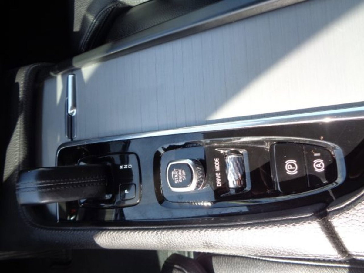 Volvo XC90 B5 (d) AWD Geartronic Momentum Pro (15)
