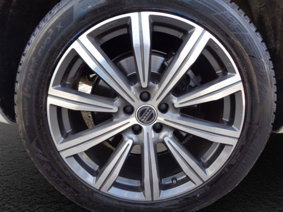 Volvo XC90 B5 (d) AWD Geartronic Momentum Pro (17)