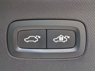 Volvo XC90 B5 (d) AWD Geartronic Momentum Pro (18)