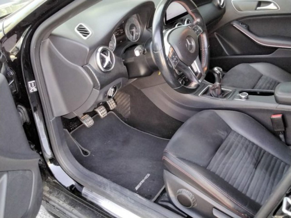 Mercedes-Benz Classe A 180 Premium (14)