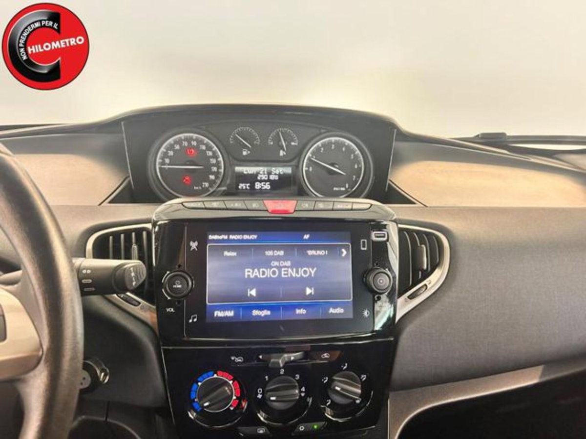 Lancia Ypsilon 1.0 FireFly 5 porte S&S Hybrid Ecochic Gold (10)
