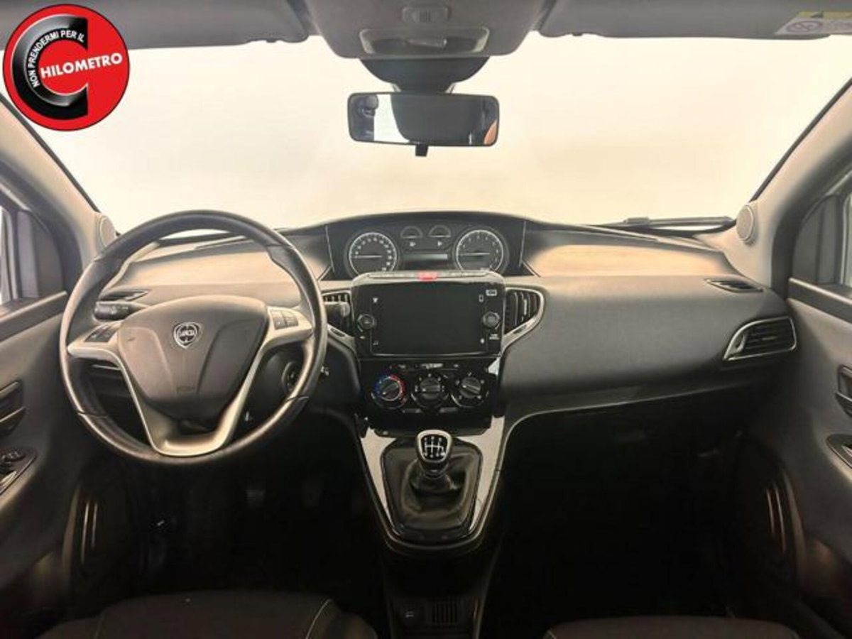 Lancia Ypsilon 1.0 FireFly 5 porte S&S Hybrid Ecochic Gold (11)
