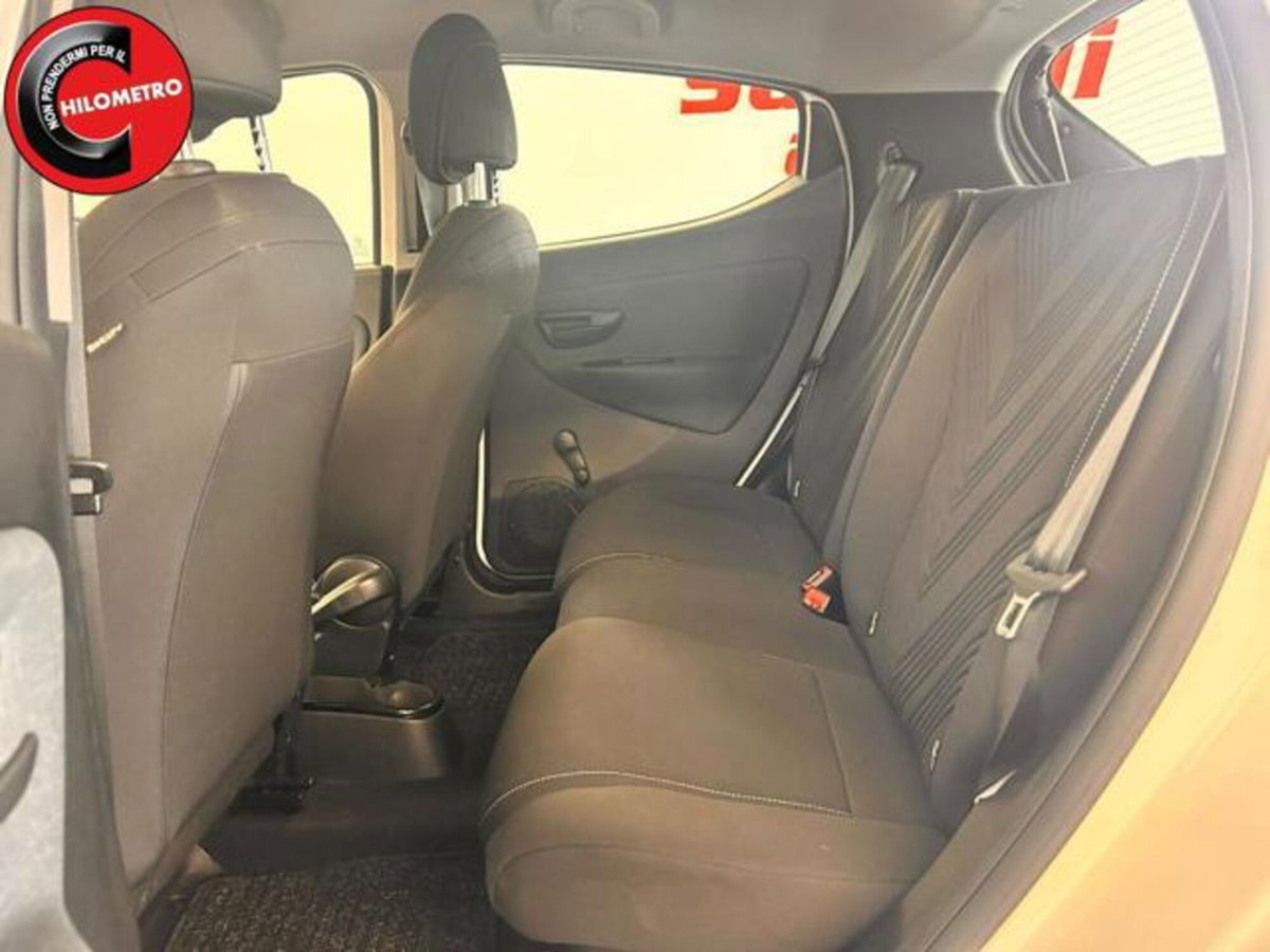 Lancia Ypsilon 1.0 FireFly 5 porte S&S Hybrid Ecochic Gold (13)