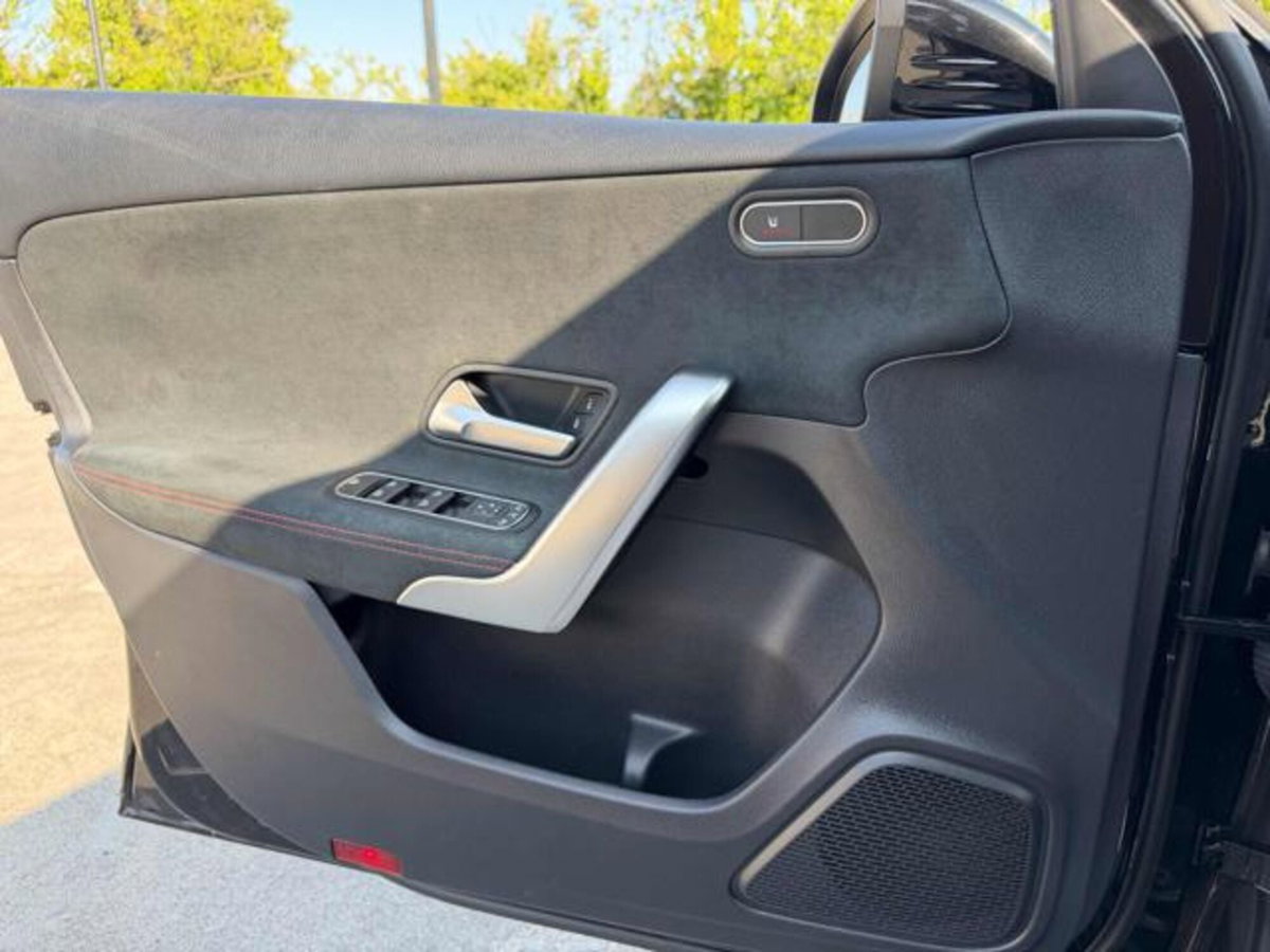 Mercedes-Benz Classe A 180 d Automatic Premium (11)