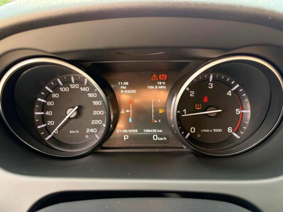 Land Rover Discovery Sport 2.2 TD4 HSE (10)