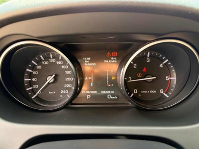 Land Rover Discovery Sport 2.2 TD4 HSE (10)