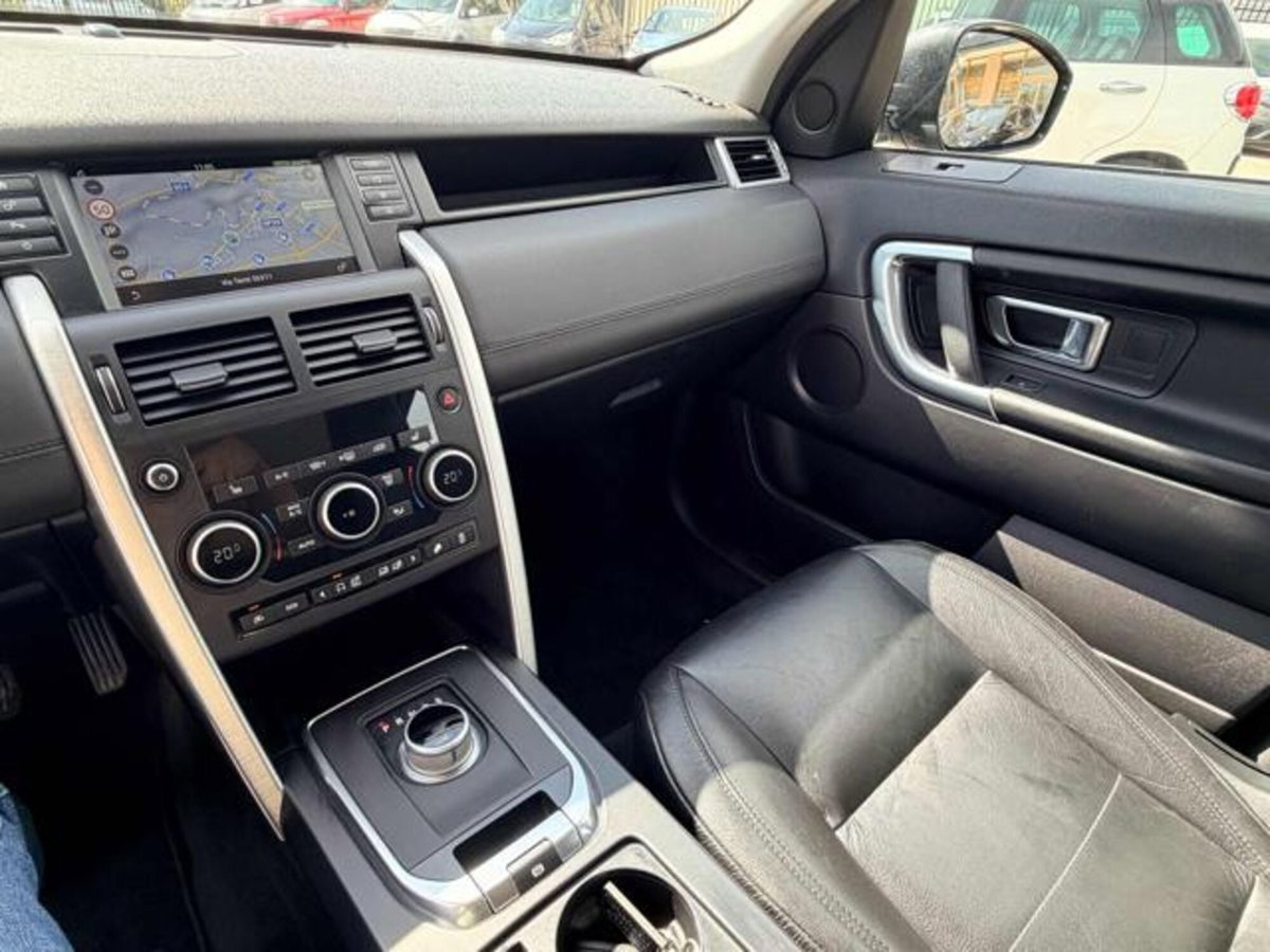 Land Rover Discovery Sport 2.2 TD4 HSE (12)