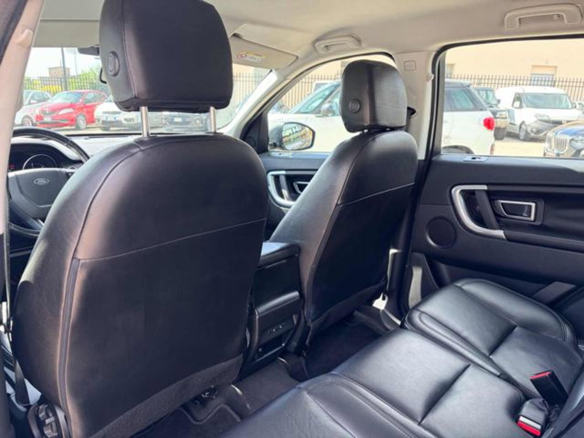 Land Rover Discovery Sport 2.2 TD4 HSE (14)