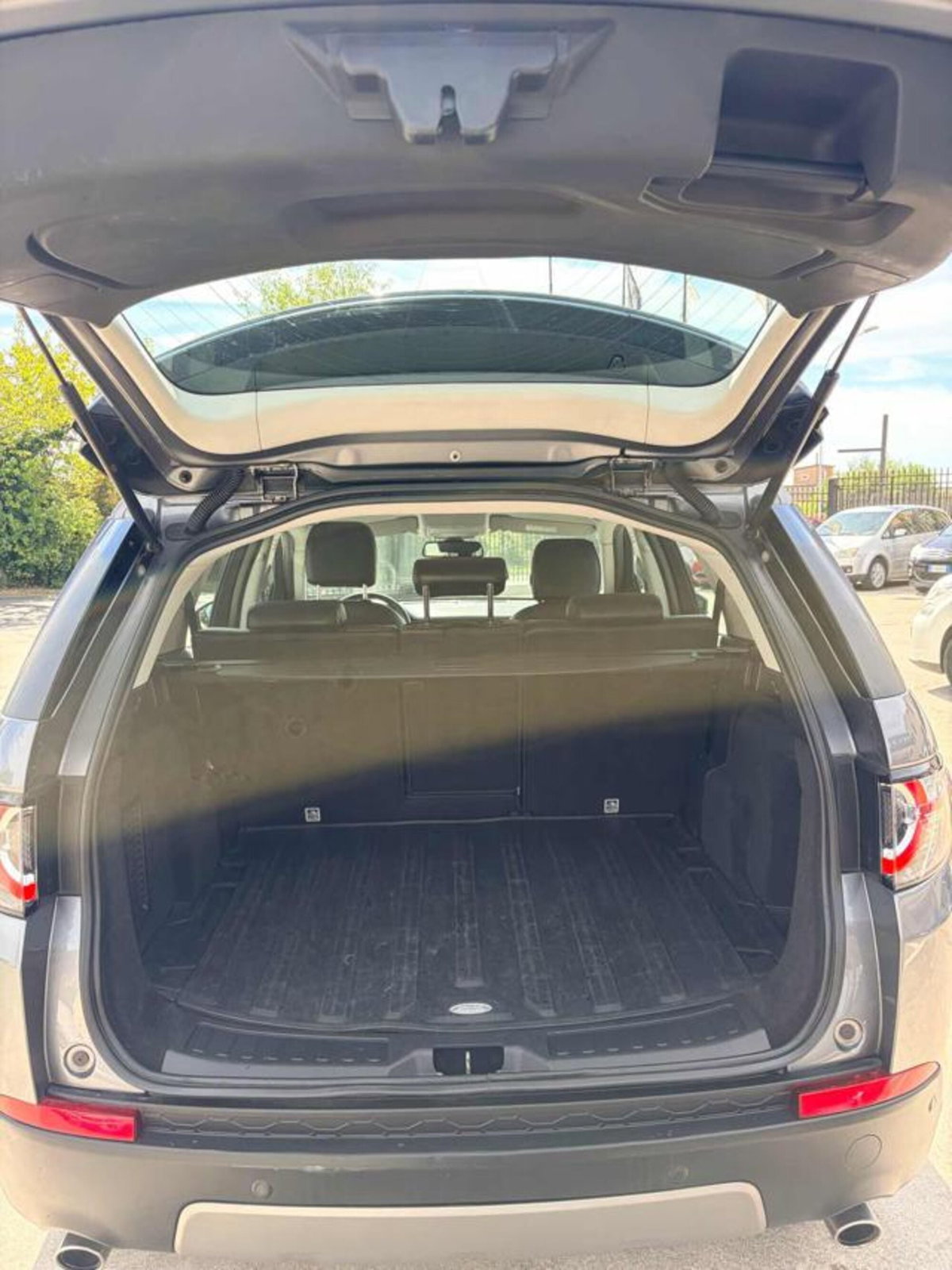 Land Rover Discovery Sport 2.2 TD4 HSE (16)