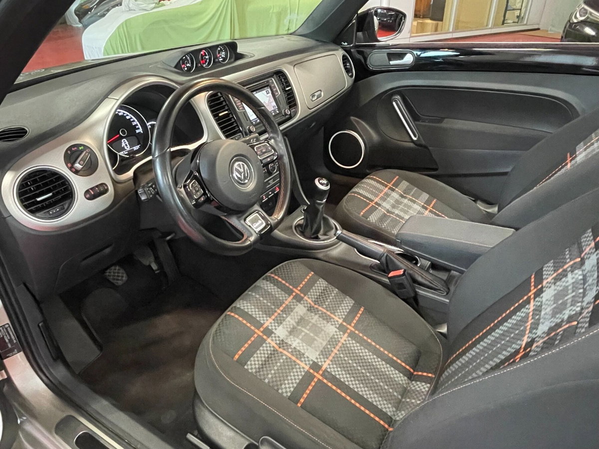 Volkswagen Maggiolino Cabrio 1.2 TSI Design BlueMotion Technology (9)