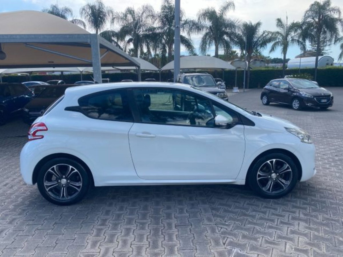 Peugeot 208 82 3 porte Access (13)