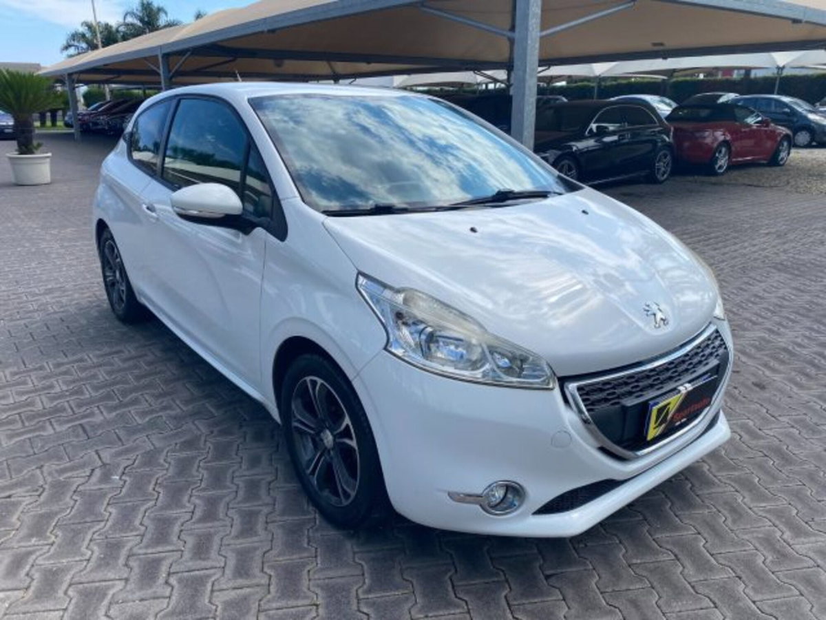 Peugeot 208 82 3 porte Access (2)