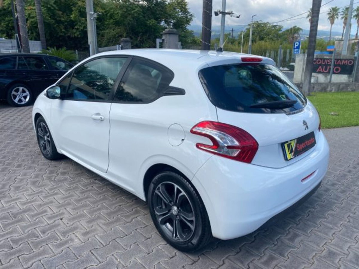 Peugeot 208 82 3 porte Access (3)