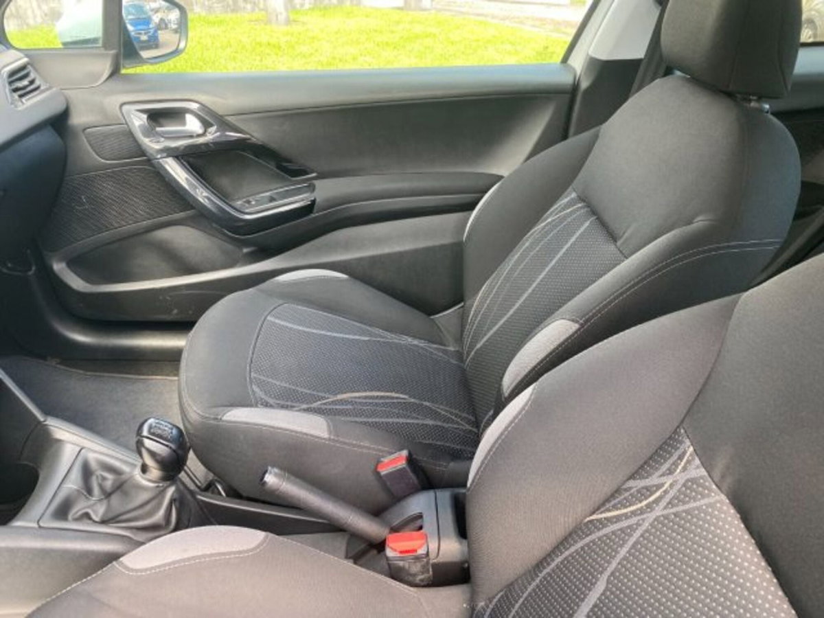 Peugeot 208 82 3 porte Access (7)