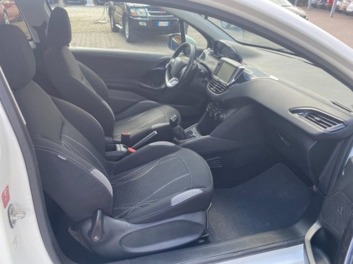 Peugeot 208 82 3 porte Access (8)