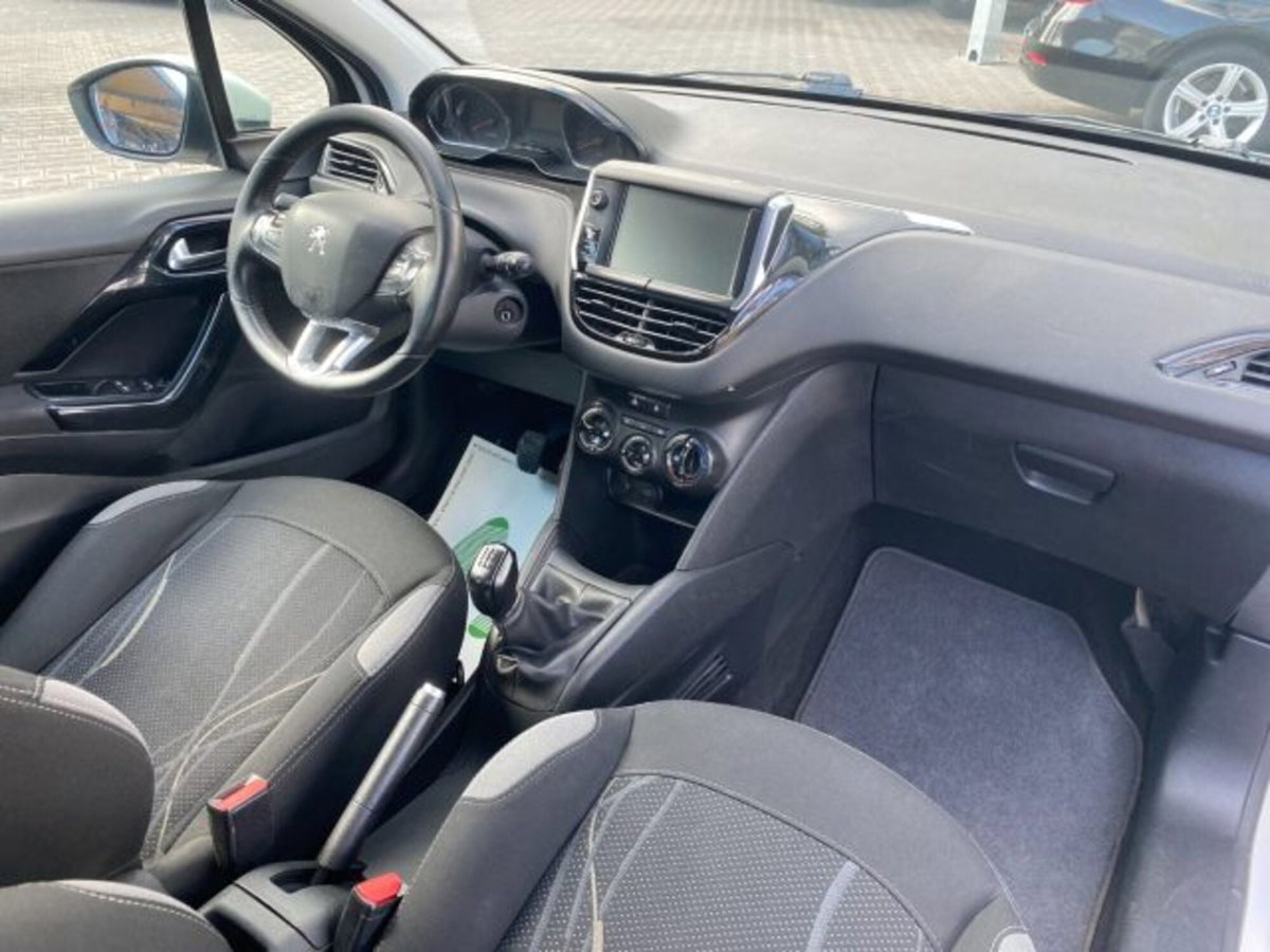 Peugeot 208 82 3 porte Access (9)