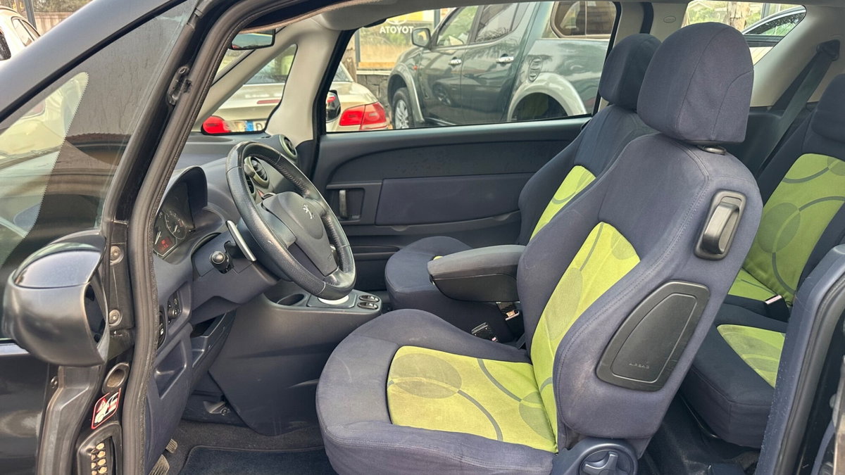 Peugeot 1007 1.6 Sporty 2Tronic (14)