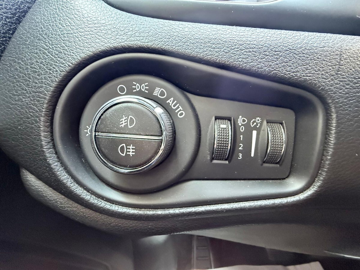 Jeep Renegade 1.6 Mjt DDCT 120 CV S (9)