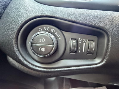Jeep Renegade 1.6 Mjt DDCT 120 CV S (9)