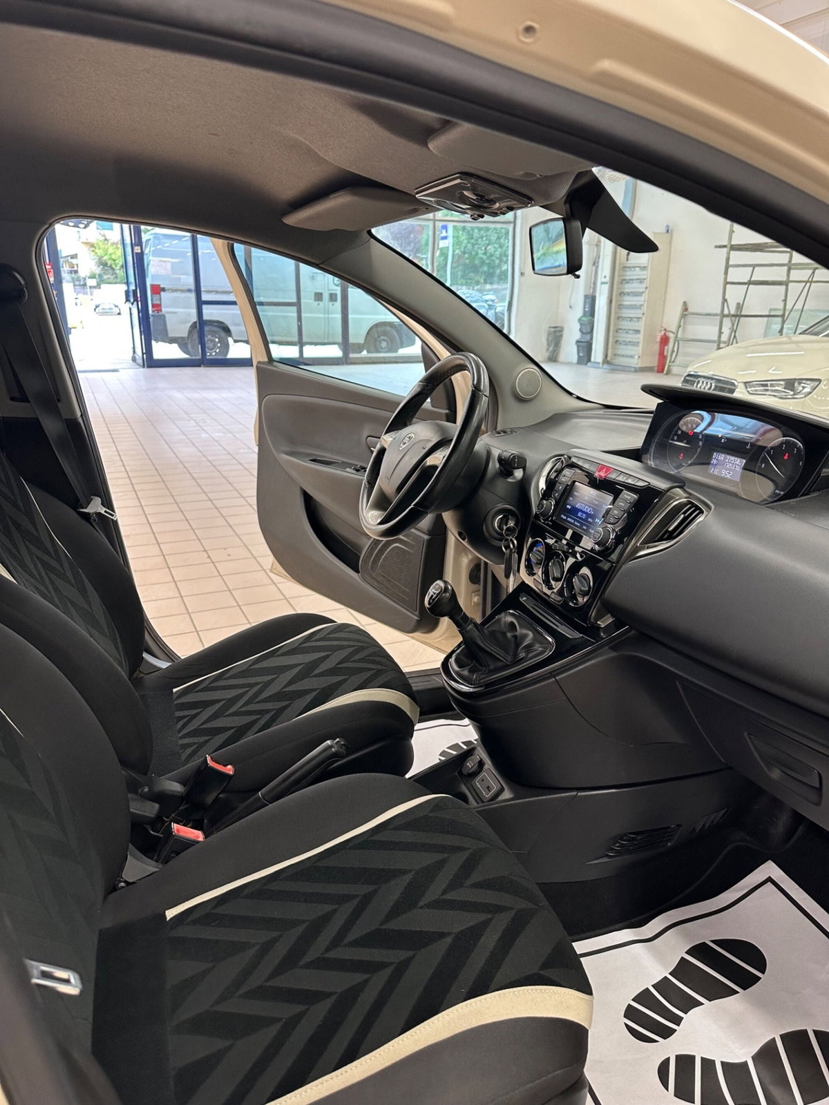 Lancia Ypsilon 1.3 MJT 16V 95 CV 5 porte S&S Gold (15)