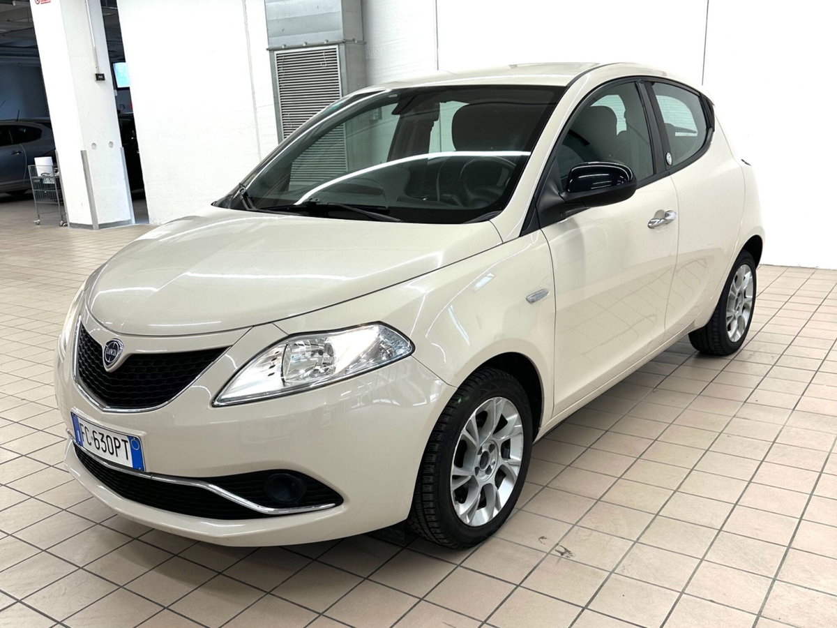 Lancia Ypsilon 1.3 MJT 16V 95 CV 5 porte S&S Gold (2)