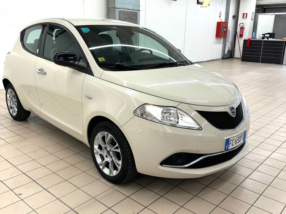 Lancia Ypsilon 1.3 MJT 16V 95 CV 5 porte S&S Gold (3)