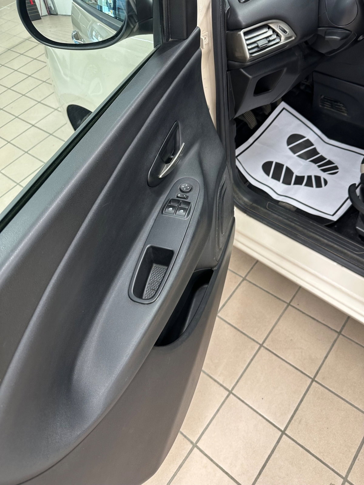Lancia Ypsilon 1.3 MJT 16V 95 CV 5 porte S&S Gold (9)