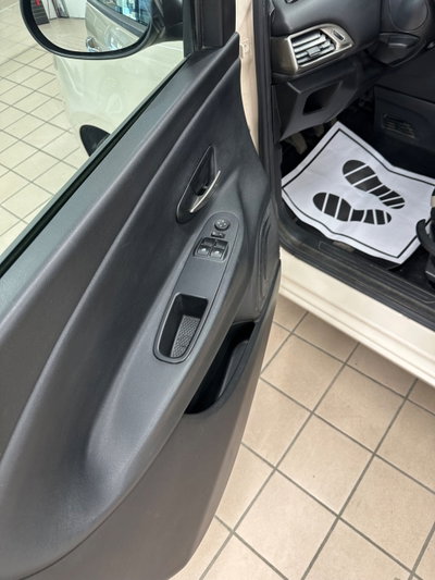 Lancia Ypsilon 1.3 MJT 16V 95 CV 5 porte S&S Gold (9)