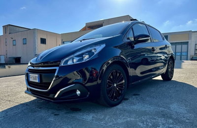 Peugeot 208 75 5 porte Black Line 2 usata