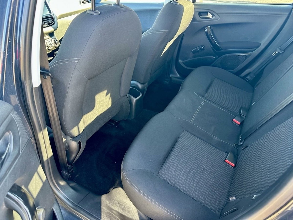 Peugeot 208 75 5 porte Black Line 2 (10)