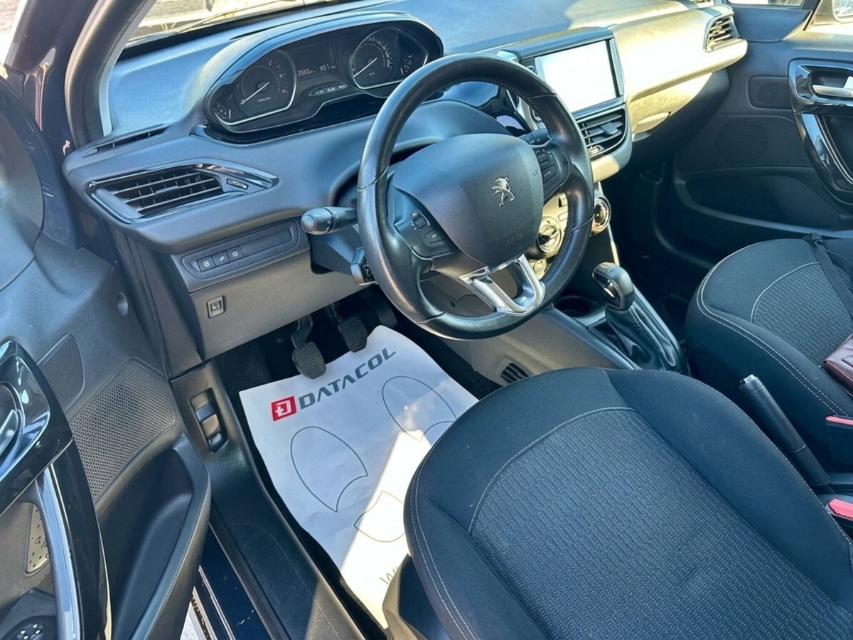 Peugeot 208 75 5 porte Black Line 2 (11)