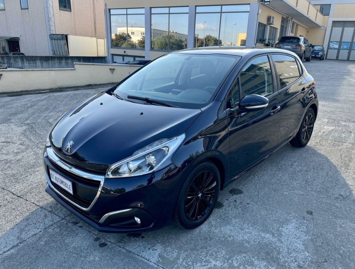 Peugeot 208 75 5 porte Black Line 2 (2)