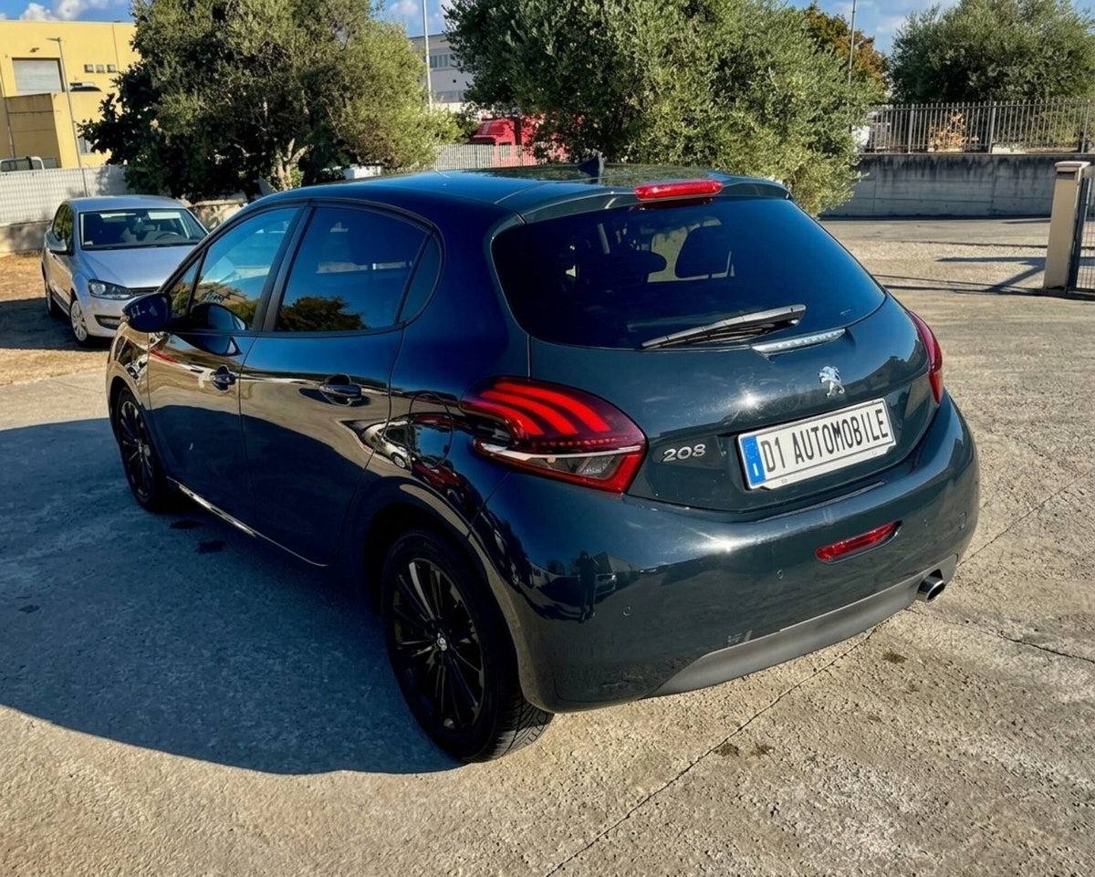Peugeot 208 75 5 porte Black Line 2 (5)