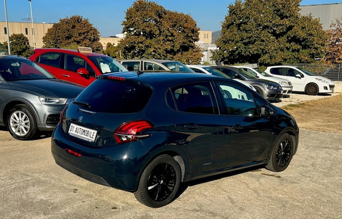 Peugeot 208 75 5 porte Black Line 2 (7)