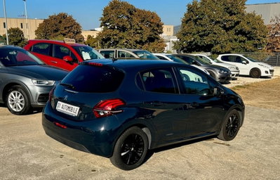 Peugeot 208 75 5 porte Black Line 2 (7)