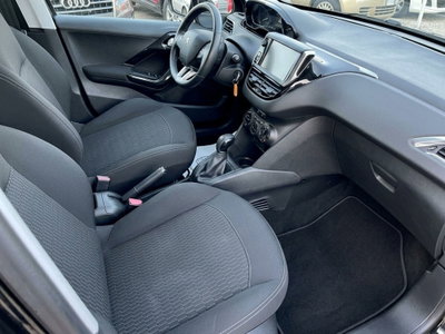 Peugeot 208 75 5 porte Black Line 2 (9)