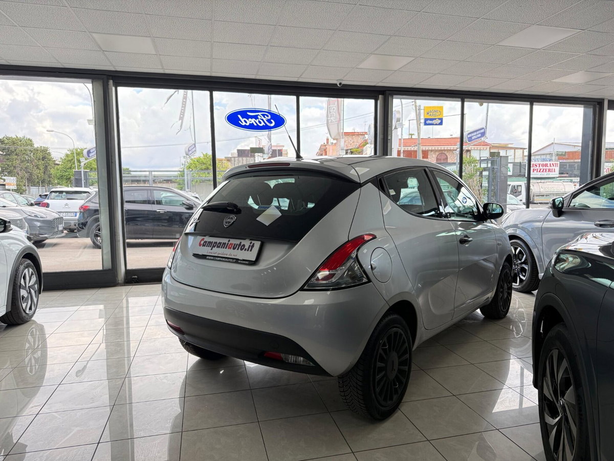 Lancia Ypsilon 1.2 69 CV 5 porte GPL Ecochic Elefantino Blu (5)
