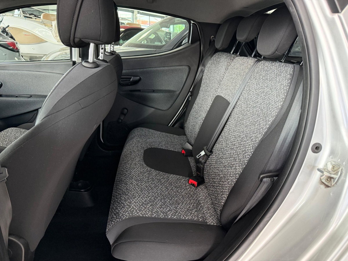 Lancia Ypsilon 1.2 69 CV 5 porte GPL Ecochic Elefantino Blu (8)